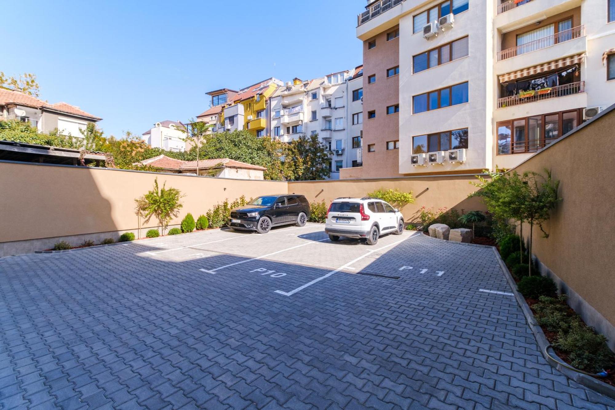 Ldv 13 Apartments Free Private Parking Plovdiv Eksteriør billede